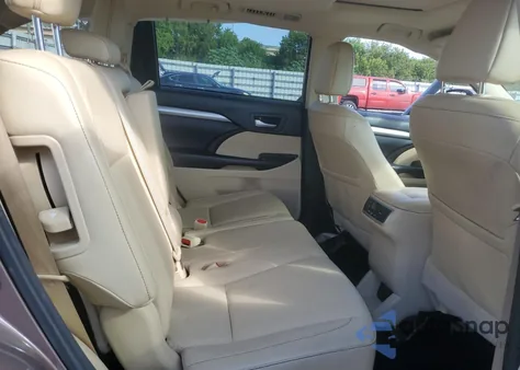 2018 Toyota Highlander Se z USA, uszkodzony, nr VIN 5TDKZRFH4JS247889